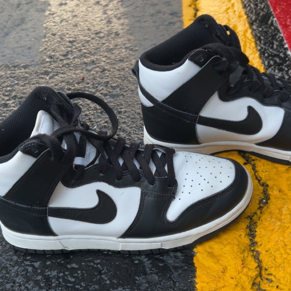 Nike Black and White Women's Sneakers